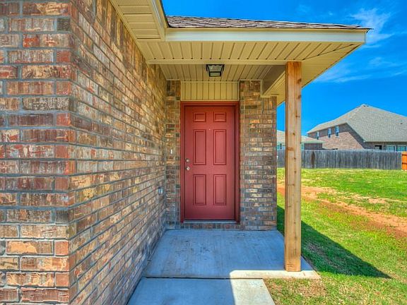 2nd image of 1816 Hannah Ln