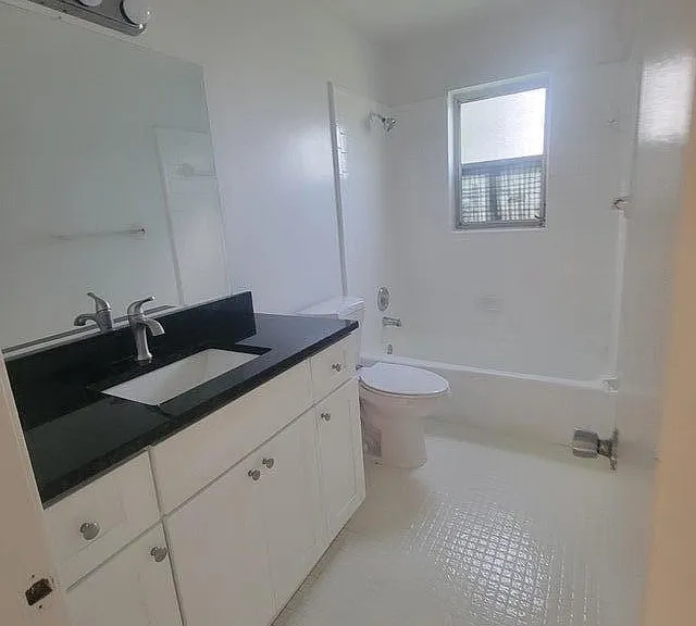 242 SE 24th Ave — Photo 6