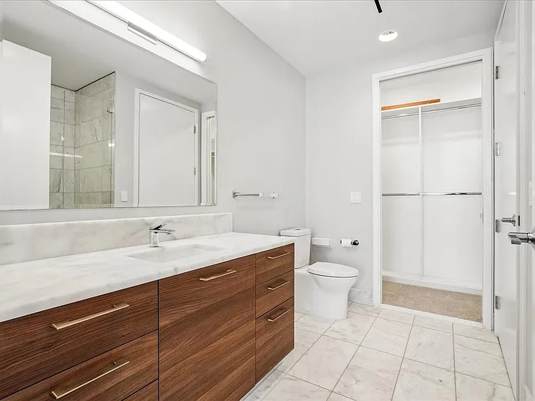 secondary en suite bathroom