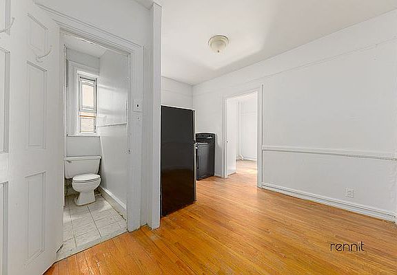 4th image of 370 Bedford Ave #1