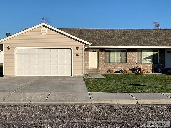 2nd image of 921 S Abigail Ct