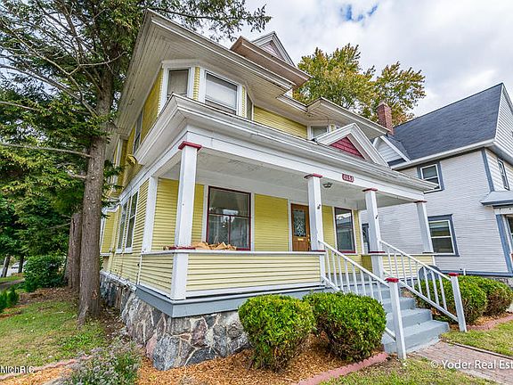 3rd image of 1151 Lake Dr SE