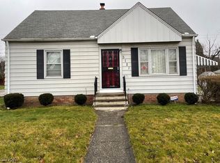 5121 Arch St, Maple Heights, OH 44137