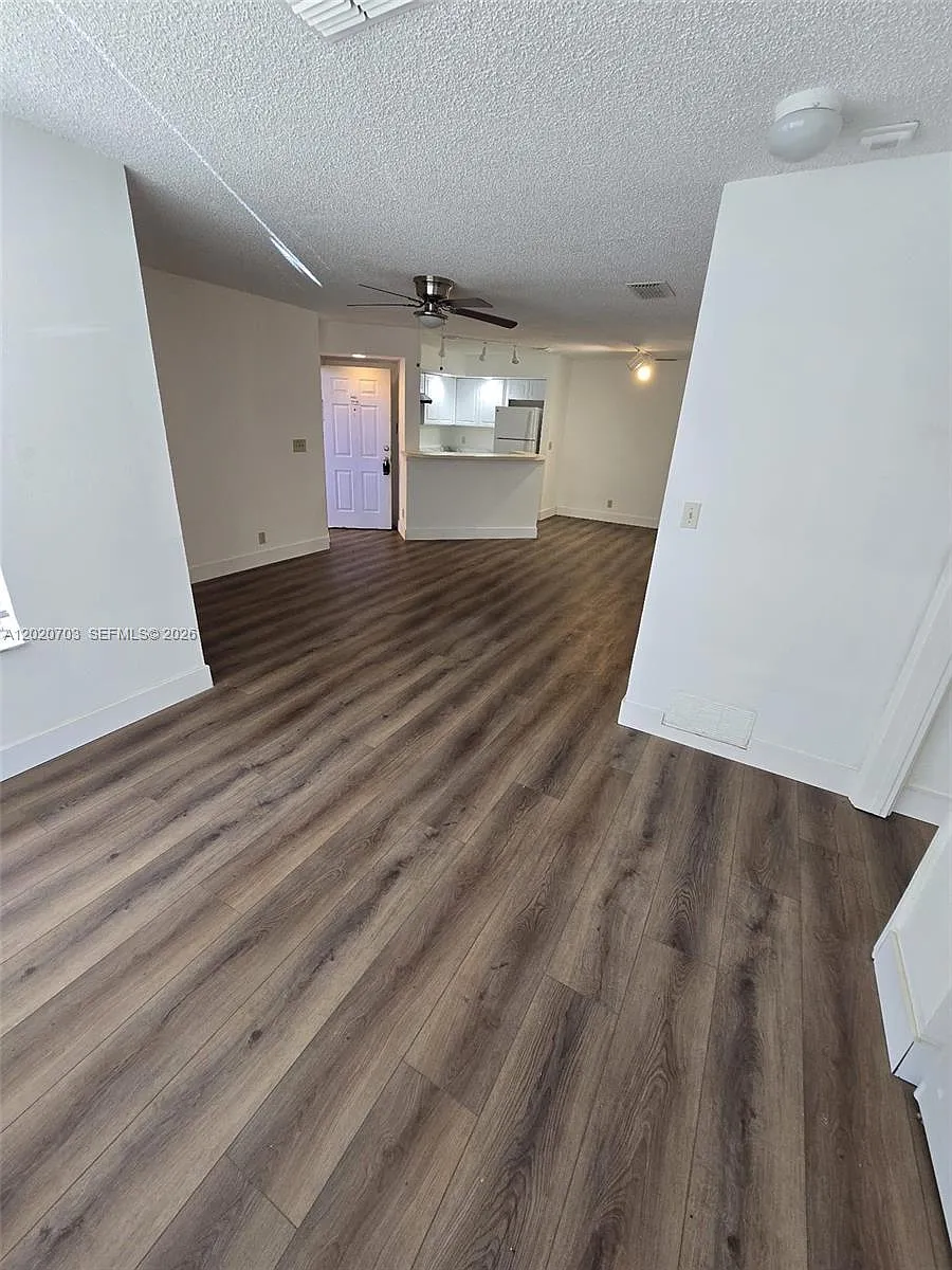 Building Photo - 3340 Pinewalk Dr N #1518