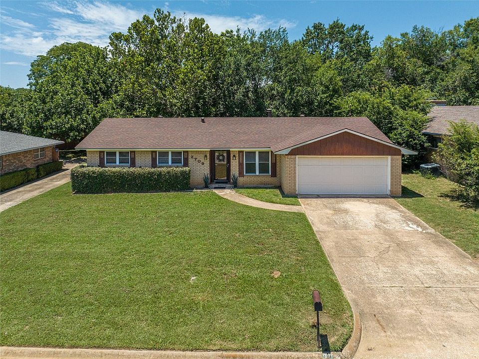 1st image of 2709 Paula Dr