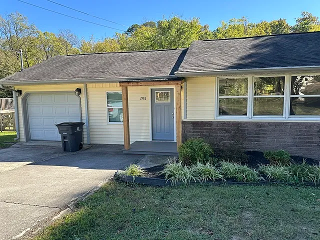 3 bed, 1478 sqft, $1,900 — Photo 1
