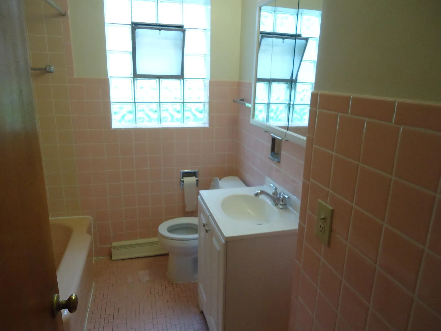 6651 N California Ave — Photo 4