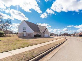 308 SE 33rd St, Moore, OK 73160