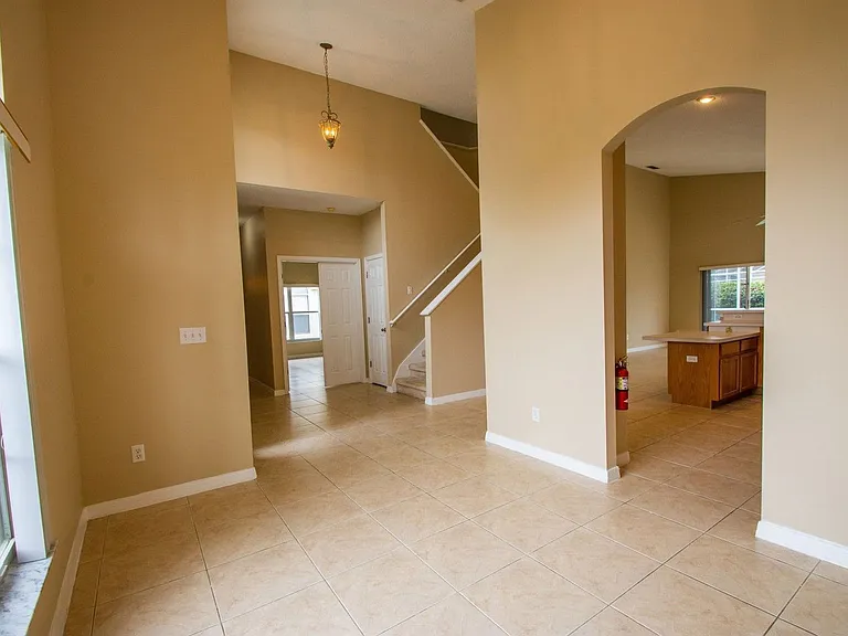 421 Lockbreeze Dr — Photo 7