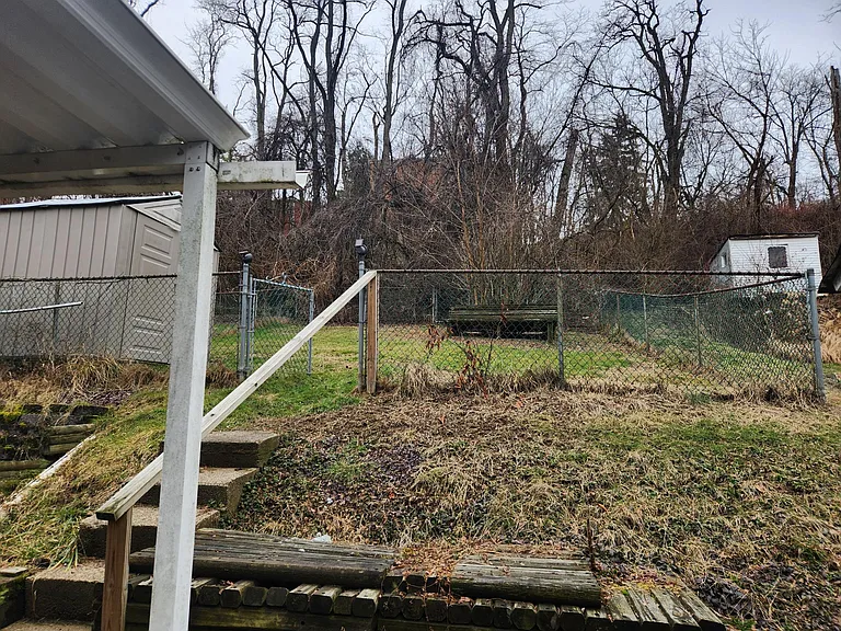 1946 Kiralfy Ave — Photo 2