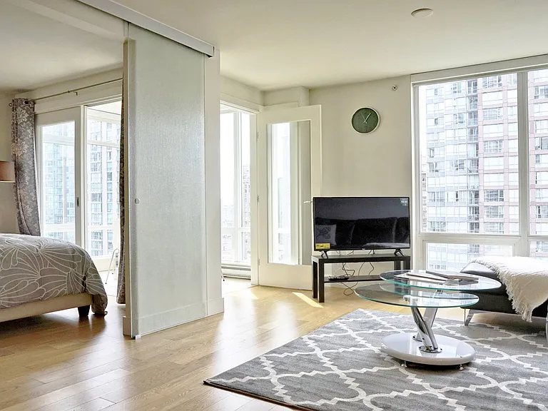 565 Smithe St #1402 — Photo 8