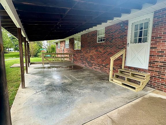 5th image of 84 Elizabeth Ln