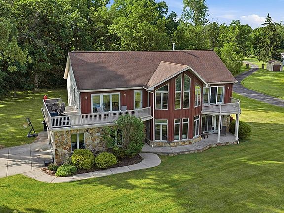 4th image of 3199 W River Rd