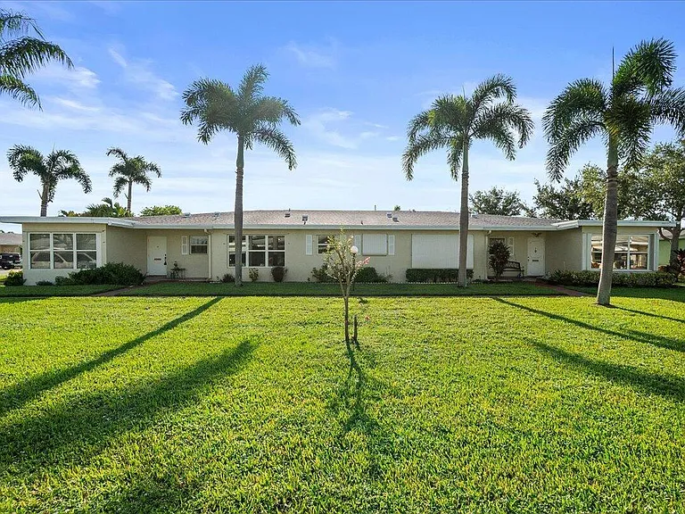 220 Country Ln #B — Photo 2