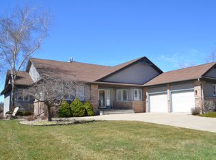 2969 Woods Edge Way, Fitchburg, WI 53711