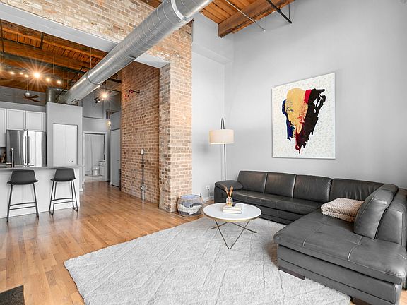 5th image of 1918 S Michigan Ave APT 307