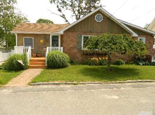 31 Lake Shore Dr, Ronkonkoma, NY 11779