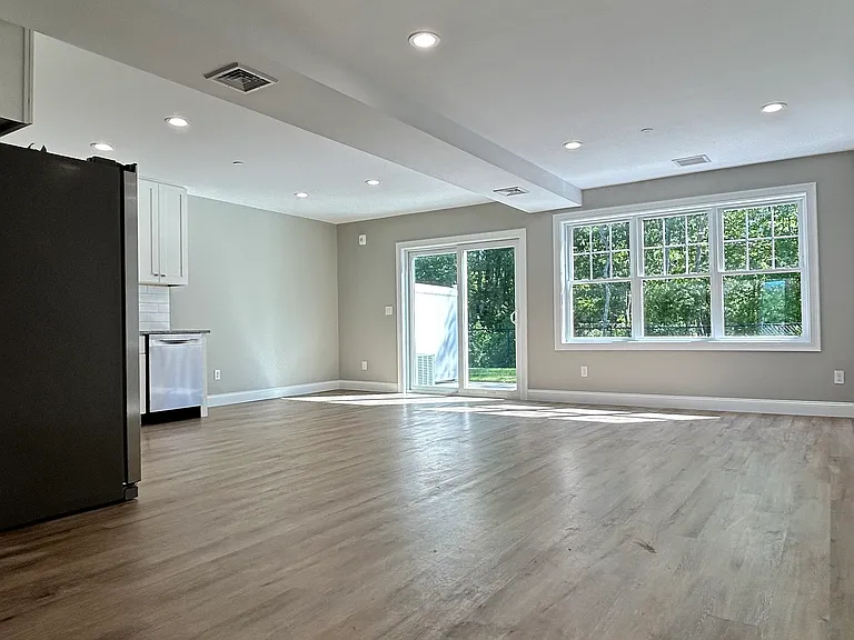 Brand New Luxury Townhomes | 3 BR | 2.5 BA | Garage | Private Patio | Near Exit 7 & Freetown Line — Photo 10
