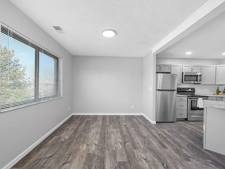 Skyridge Apartment Homes — Photo 37