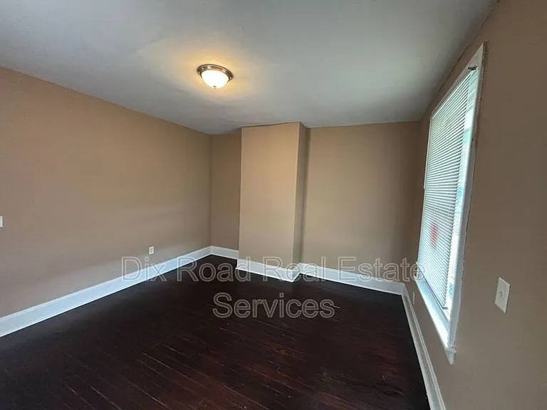 332 Hudson Ave — Photo 7