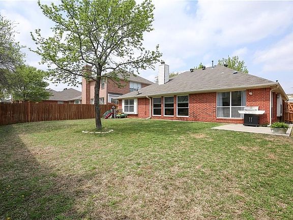 3rd image of 1821 Sumac Dr