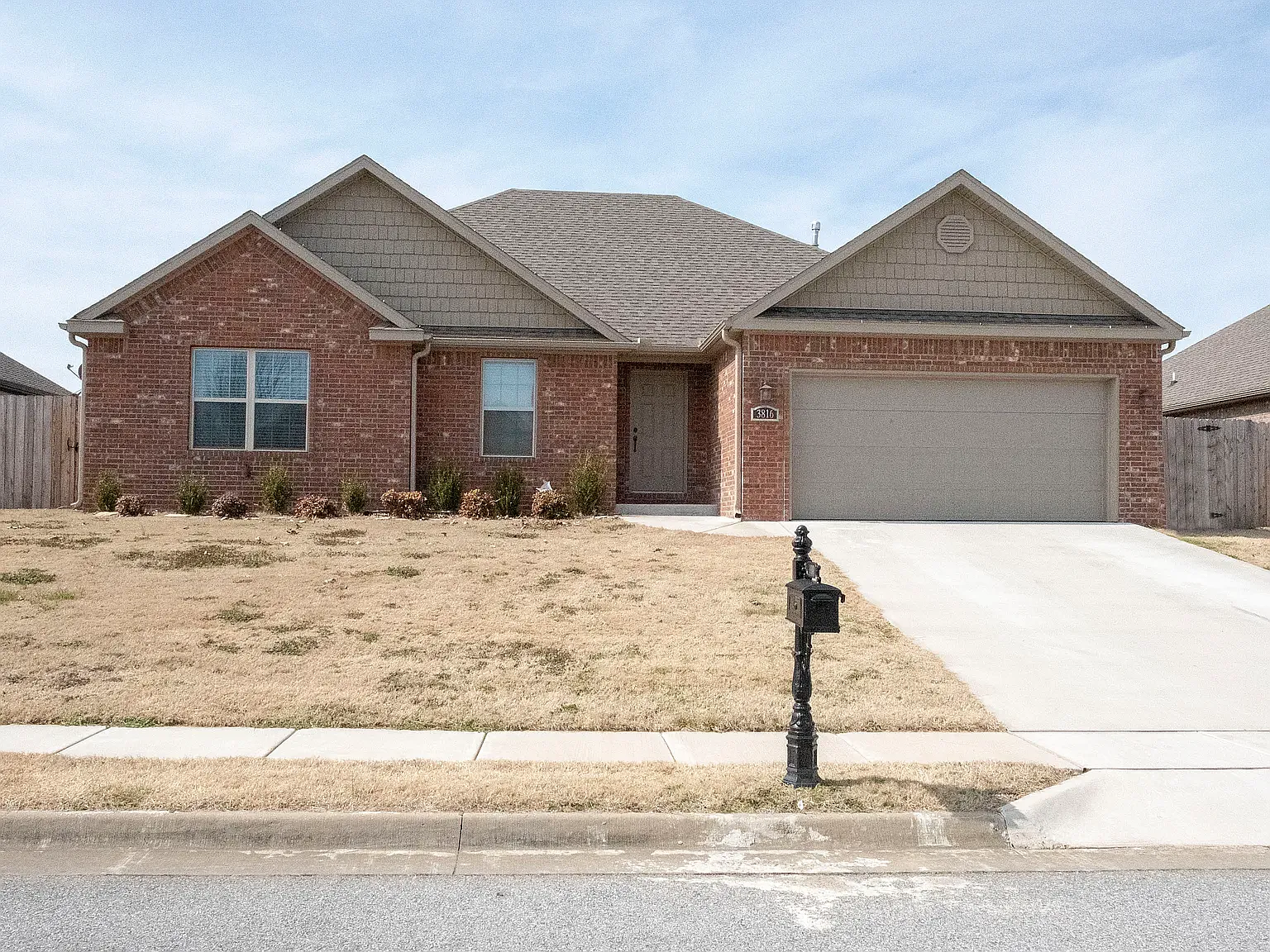 4 bed, 1958 sqft, $2,100 — Photo 1