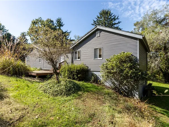 1572 Panno Ln, Pittsburgh, PA 15237