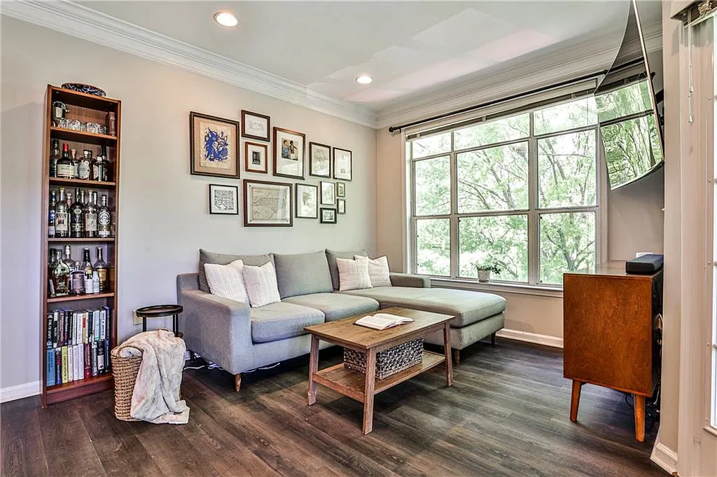 1 bed, 1.0 bath, 814 sqft, $2,000 — Photo 1