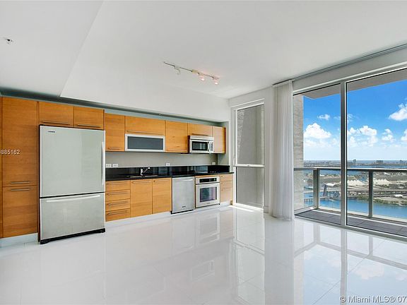 3rd image of 330 Biscayne Blvd #3906