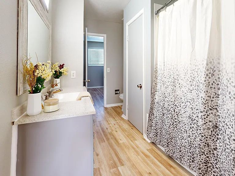 Full Bathroom