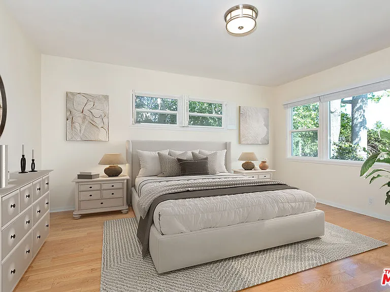2536 Roscomare Rd — Photo 8