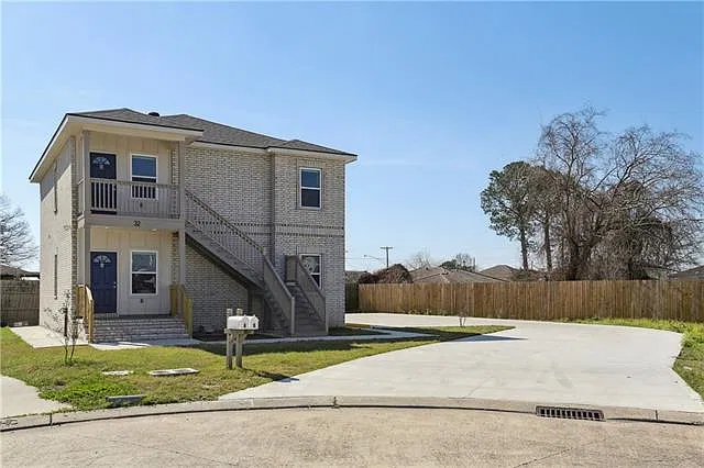 3 bed, 2.0 bath, 1085 sqft, $1,750 — Photo 2