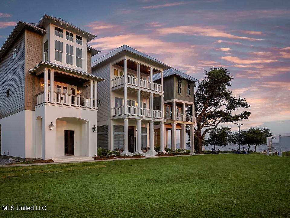 1st image of 102 S Beach Dr