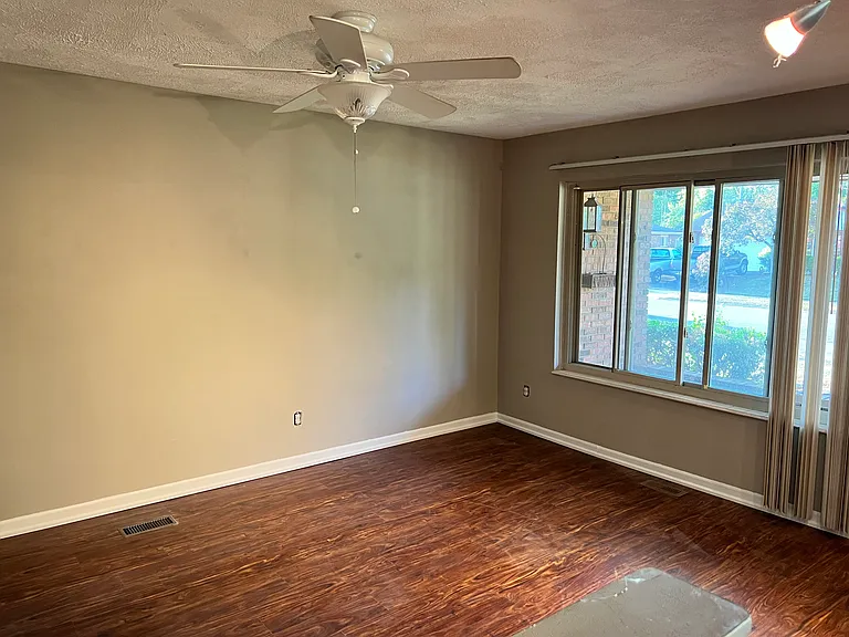 304 Highland Dr — Photo 6
