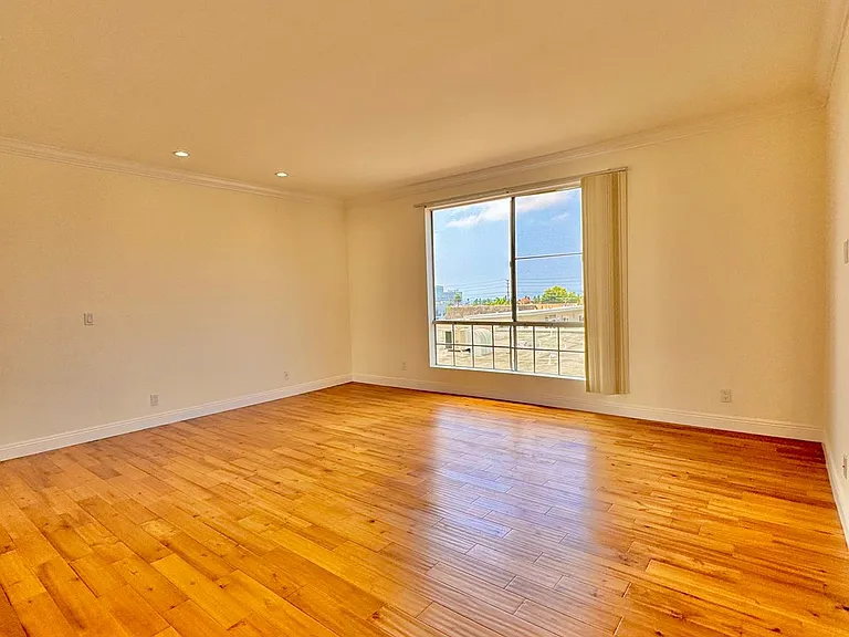 11812 Gorham Ave #Penthouse 1 — Photo 17