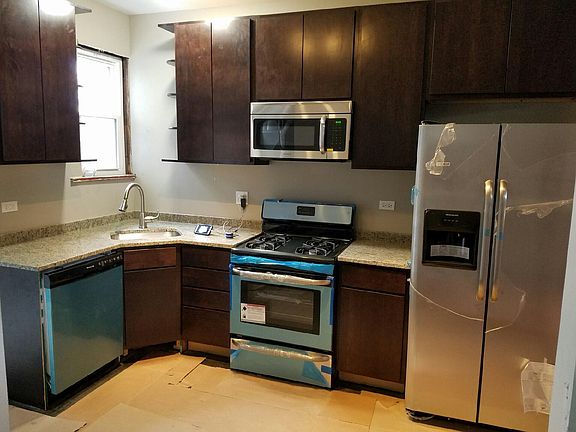 3rd image of 3018 W Fullerton Ave #1