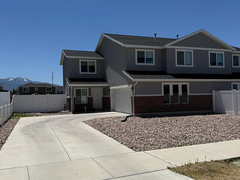 1431 W 500 N — Photo 1