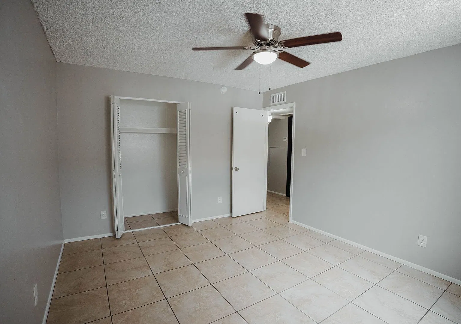 Level On 17th Apartments — Photo 4