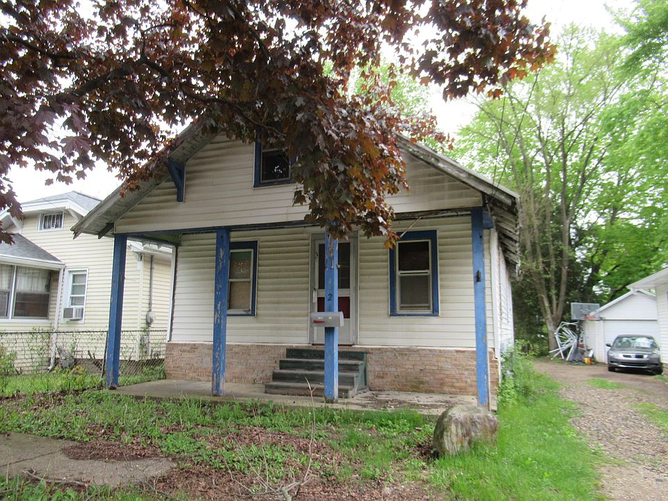 1st image of 124 Sharon Ave