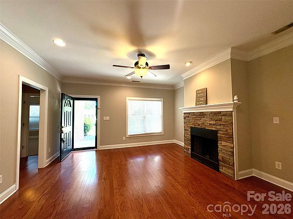 5th image of 402 Church St