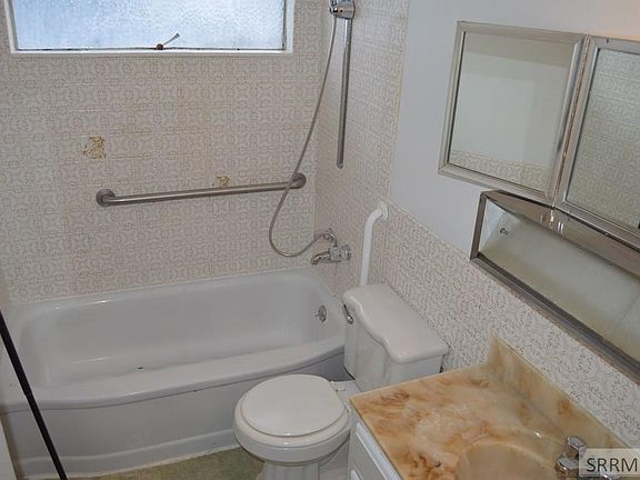 3rd image of 1065 Cathryn Ave