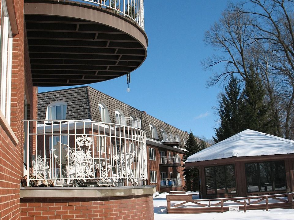  8651 Basswood Rd.,Eden Prarie Condos include a private Balcony and Pool Area