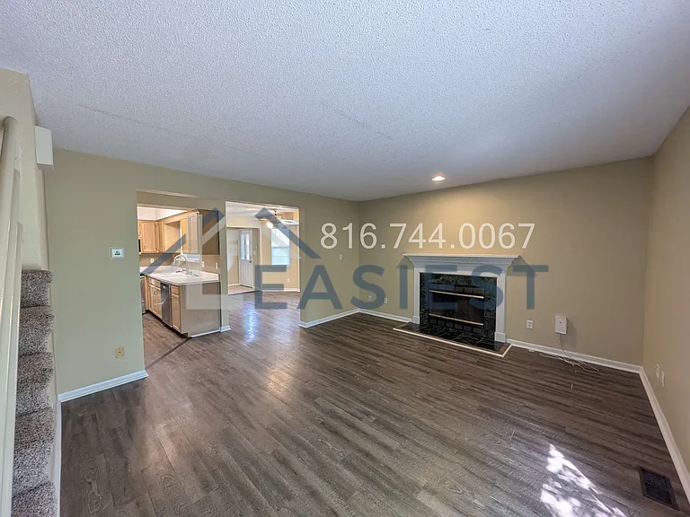 1855 NE Knollbrook St — Photo 3
