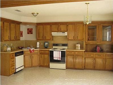 4th image of 811 Rose Hill Ln