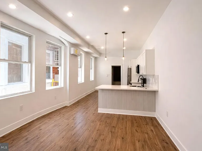 1240 W Allegheny Ave #1 — Photo 2