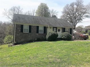995 Somerset Dr, Winston Salem, NC 27103