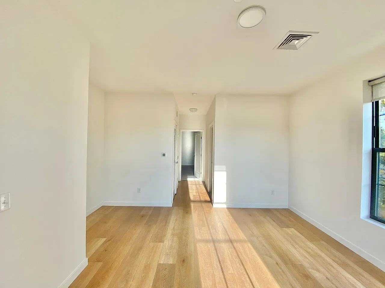 2 bed, 765 sqft, $3,250 — Photo 3