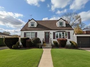 626 Wool Ave, Franklin Square, NY 11010