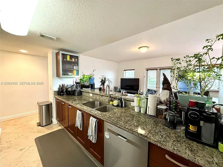 1033 SW 9th Ct #M-2 — Photo 6