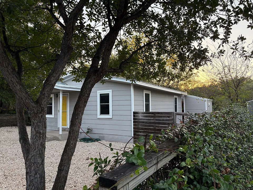 1176 Ridgeway Dr